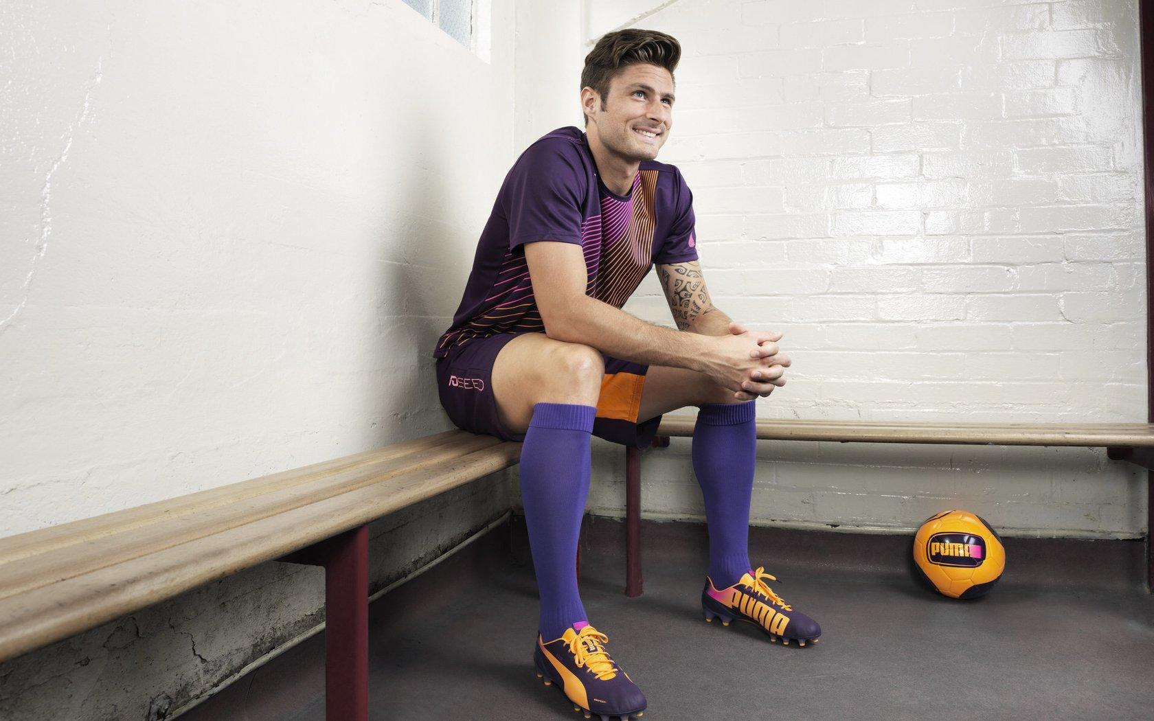 老鹰队社媒引爆潮流话题，球员黑色星期五入场穿搭秀展现时尚与团